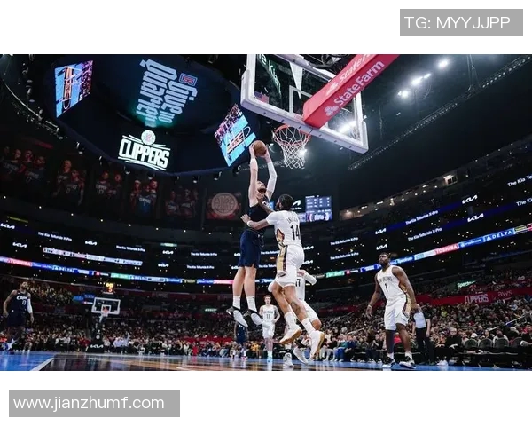 火箭队与小牛队激战12月28日精彩对决展现篮球魅力与团队精神